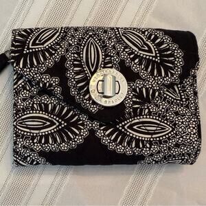 Vera Bradley Smartphone Wristlet - Black and White Blanco Bouquet Pattern Travel